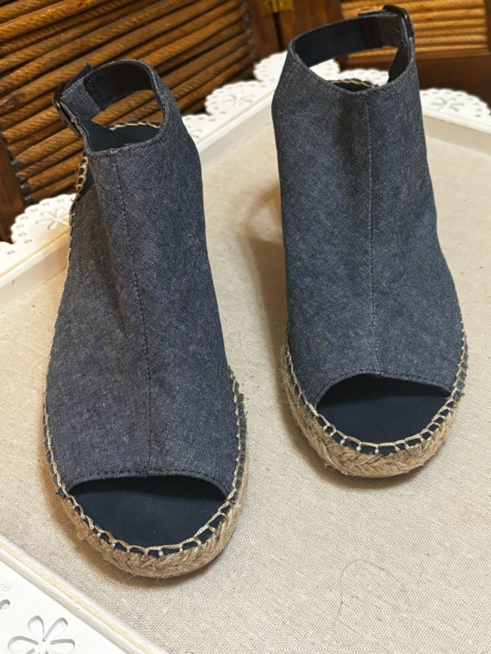 Gap Chambray Espadrilles .Open Toe  Wedge Heel Adjustable Strap Size 8